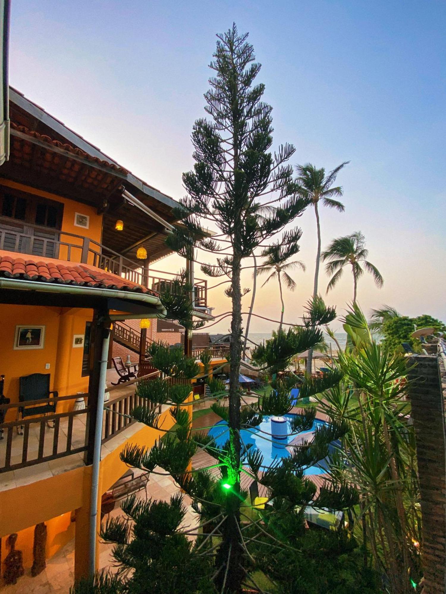 賓館 Janelas Do Mar